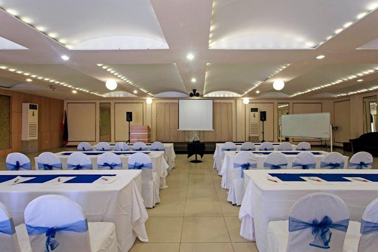 מנדאוה סיטי The Orchard Cebu Hotel & Suites Powered By Cocotel מראה חיצוני תמונה